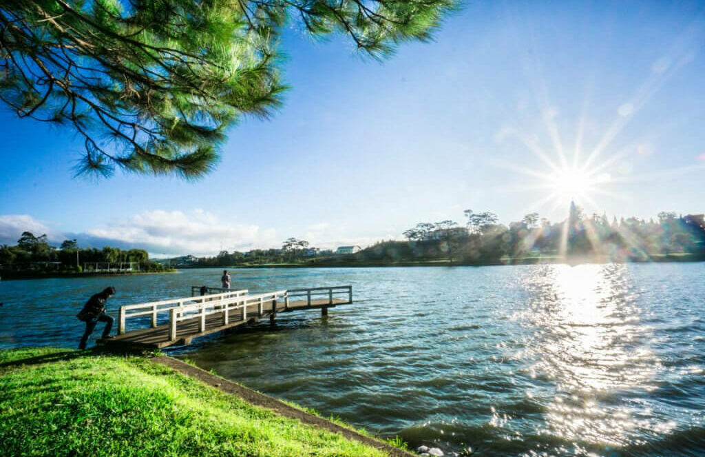 Hồ Xuân Hương – Viên ngọc bích quý giá giữa lòng Đà Lạt 28 Giới thiệu về hồ Xuân Hương Đà Lạt