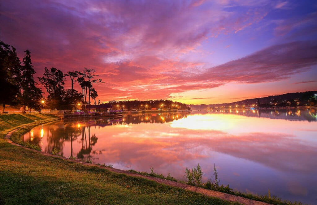 Hồ Xuân Hương – Viên ngọc bích quý giá giữa lòng Đà Lạt 35 Cảnh tuyệt đẹp tại hồ Xuân Hương Đà Lạt